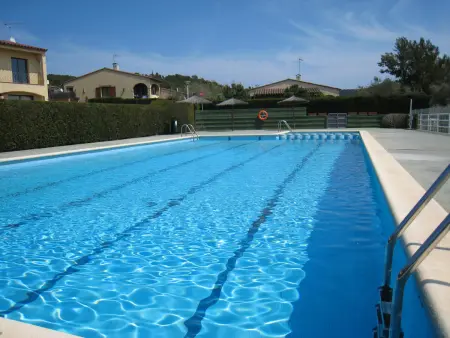 Maison de Vacances à L'Estartit : 3 Chambres, Piscine Commune, Proche Plage et Activités - Photo 2