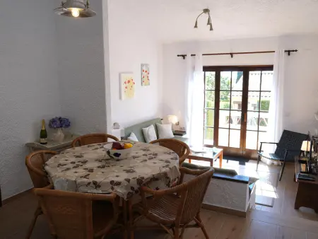 Maison de Vacances à L'Estartit : 3 Chambres, Piscine Commune, Proche Plage et Activités - Photo 9