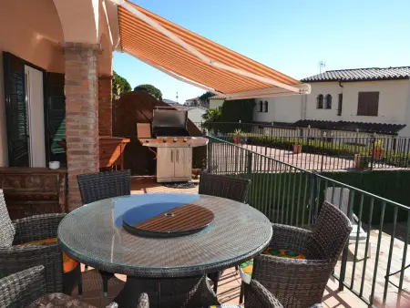 Maison spacieuse avec piscine commune, proche de la mer à L'Estartit, 3 chambres, barbecue, parking - Photo 3