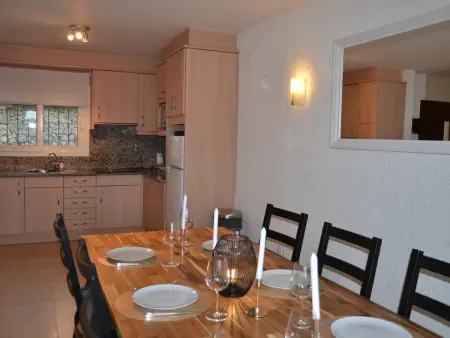 Maison spacieuse avec piscine commune, proche de la mer à L'Estartit, 3 chambres, barbecue, parking - Photo 10