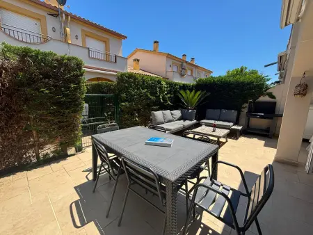 Belle maison à 10 min de la plage avec piscine et terrasse - 3 ch, garage privé, animaux bienvenus - Photo 3
