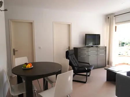 Appartement rénové L'Estartit, 600m plage, piscine, 2 ch. doubles, balcon, proche commerces et port - Photo 6