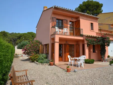 Villa avec Piscine Privée, Jardin Clôturé et Proche Plage- Idéale pour Familles! - Photo 1
