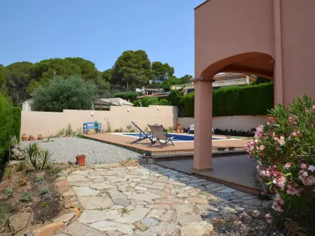 Villa avec Piscine Privée, Jardin Clôturé et Proche Plage- Idéale pour Familles! - Photo 3