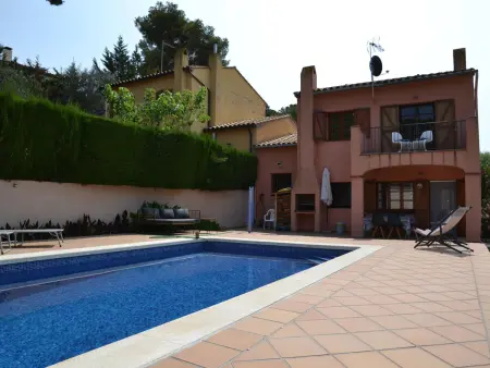 Villa avec Piscine Privée, Jardin Clôturé et Proche Plage- Idéale pour Familles! - Photo 5