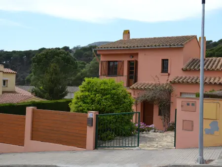 Villa avec Piscine Privée, Jardin Clôturé et Proche Plage- Idéale pour Familles! - Photo 8