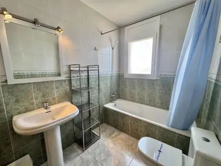 Maison 3 étages, piscine commune, vue mer, clim, proche plage et centre de Roses - Photo 7