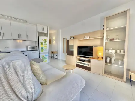 Bel appart. 1 ch, terrasse, parking, clim et wifi à Roses, à 300m de la plage - Photo 3