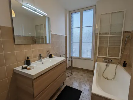 Maison familiale rénovée avec cour, à 1h30 de Paris, proche de la nature et des sites historiques. - Photo 14