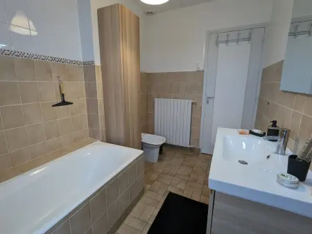 Maison familiale rénovée avec cour, à 1h30 de Paris, proche de la nature et des sites historiques. - Photo 15