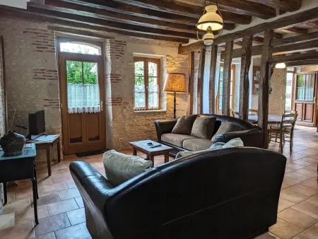 Charmante Maison Rurale avec Terrasse Privative, Proche A.77 et A.19, entre Gâtinais et Fontainebleau - Photo 1
