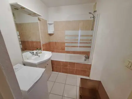 Appartement 3 pièces climatisé avec terrasse à Marseillan, parking privé, proche des commodités - Photo 8