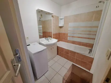 Appartement 3 pièces climatisé avec terrasse à Marseillan, parking privé, proche des commodités - Photo 9