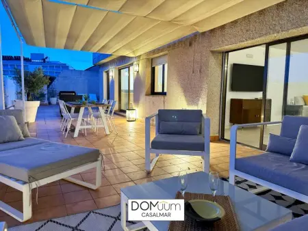 Penthouse familial à Salou : 3 chambres, terrasse, piscine, proche de Playa del Llevant et Port Aventura - Photo 9