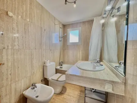 Appartement à Roses avec piscine, WiFi, clim et parking, proche plage - Photo 17