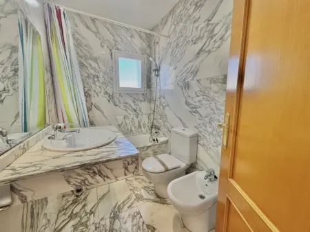 Appartement avec piscine, climatisation et parking à 700m de la plage à Roses - Photo 14