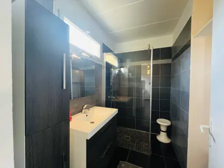 Appartement climatisé, 2 chambres, terrasse, à 100m de la plage à Lumio - Photo 4