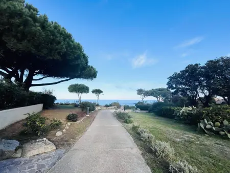 Appartement climatisé, 2 chambres, terrasse, à 100m de la plage à Lumio - Photo 9