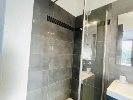 Appartement climatisé, 2 chambres, terrasse, à 100m de la plage à Lumio - Photo 30
