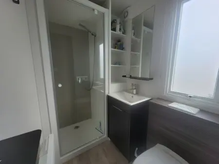 Mobil-home moderne avec piscine couverte, proche mer, 6 pers, animaux admis - Photo 7
