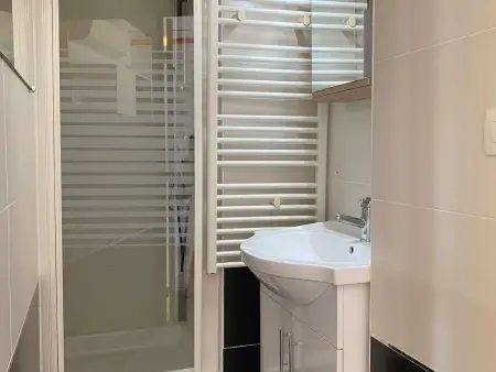 Agréable T2 climatisé avec Loggia, Parking, et Wifi à Balaruc-les-Bains - Photo 11
