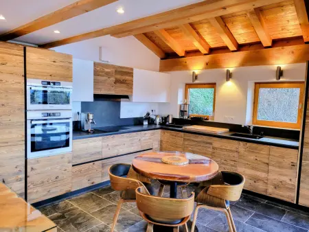 Chalet spacieux et rénové · Terrasse · Capacité 10 personnes · Wifi gratuit - Photo 2
