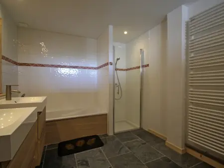 Chalet spacieux et rénové · Terrasse · Capacité 10 personnes · Wifi gratuit - Photo 9
