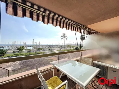 Studio spacieux, climatisé avec vue mer, piscine, WIFI et parking privé à Menton - Photo 1