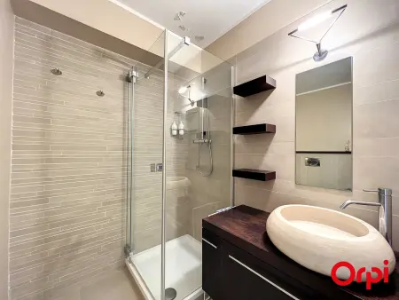 Studio spacieux, climatisé avec vue mer, piscine, WIFI et parking privé à Menton - Photo 10