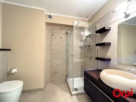 Studio spacieux, climatisé avec vue mer, piscine, WIFI et parking privé à Menton - Photo 11