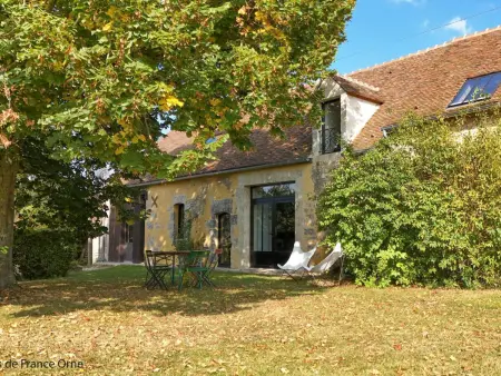 Longère Percheronne avec jardin clos et cheminée luxueuse - Photo 4