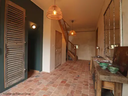 Longère Percheronne avec jardin clos et cheminée luxueuse - Photo 10