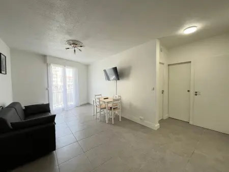 Appartement T2 à Sète avec parking et animaux admis, proche gare et plages - Photo 3