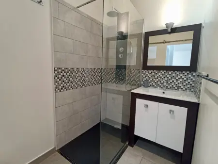 Appartement T2 à Sète avec parking et animaux admis, proche gare et plages - Photo 5