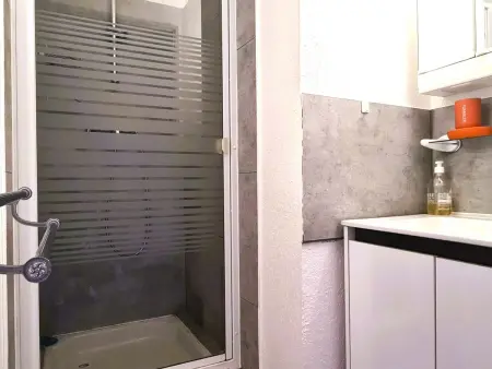 Joli T2 à Collioure, accès direct plage, climatisation, parking privé - Photo 8