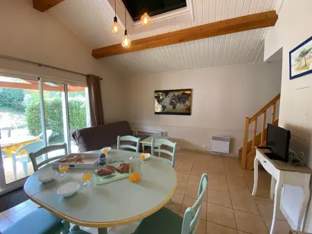 Maison 2 chambres avec terrasse et parking près forêt, plage et pistes cyclables à Saint-Jean-de-Monts - Photo 1