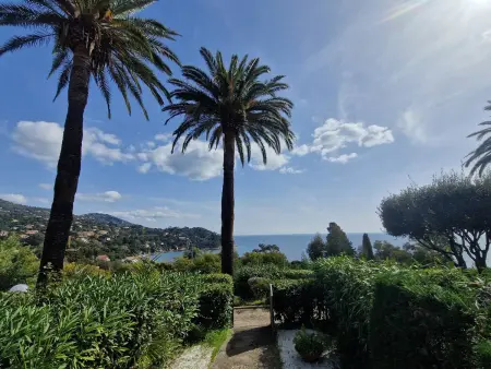 T2 avec piscine, parking, terrasse et vue mer au Rayol-Canadel-sur-Mer - Photo 1