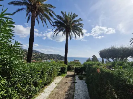 T2 avec piscine, parking, terrasse et vue mer au Rayol-Canadel-sur-Mer - Photo 2