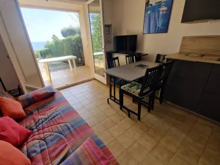 T2 avec piscine, parking, terrasse et vue mer au Rayol-Canadel-sur-Mer - Photo 3