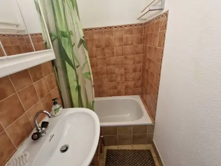 T2 avec piscine, parking, terrasse et vue mer au Rayol-Canadel-sur-Mer - Photo 11