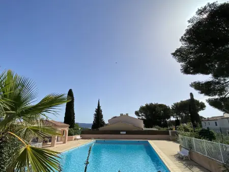 Mazet rénové avec piscine, tennis, 2 terrasses à Cavalaire-sur-Mer. - Photo 5