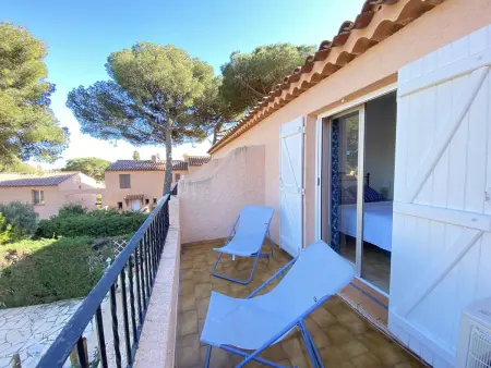 Mazet rénové avec piscine, tennis, 2 terrasses à Cavalaire-sur-Mer. - Photo 16