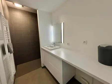 Appartement en bord de mer, 2 chambres, piscine, parking, animaux admis - Photo 4