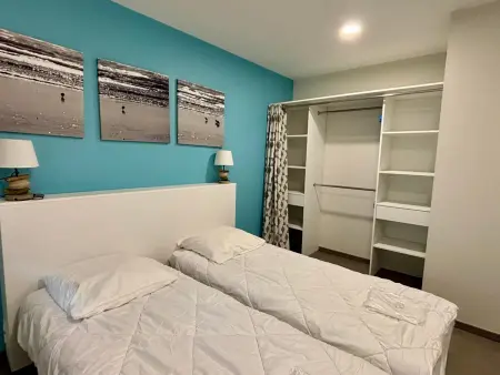Appartement neuf en bord de mer pour 6 pers, balcon, piscine, jacuzzi, parking, animaux admis - Photo 5
