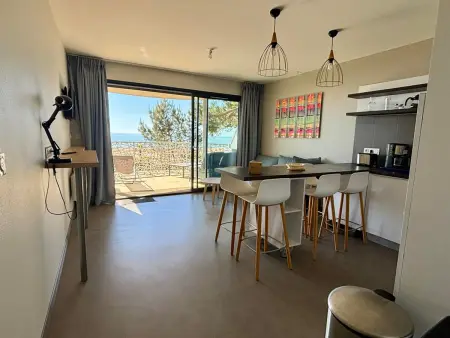 Appartement neuf en bord de mer pour 6 pers, balcon, piscine, jacuzzi, parking, animaux admis - Photo 12