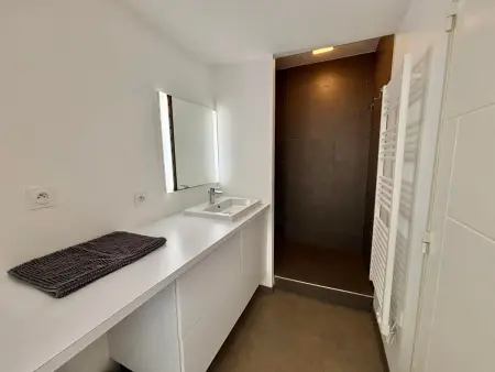 Appartement 2-6 pers, 2 ch, balcon, piscine, accès plage, parking - Photo 7
