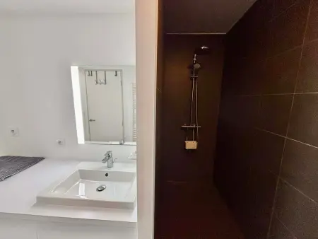 Appartement 2-6 pers, 2 ch, balcon, piscine, accès plage, parking - Photo 8