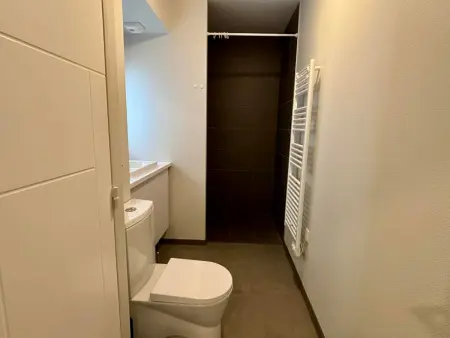 Appartement avec balcon, 1 chambre, piscine, jacuzzi, parking privé, accès direct plage et commerces - Photo 4