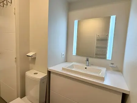 Appartement avec balcon, 1 chambre, piscine, jacuzzi, parking privé, accès direct plage et commerces - Photo 6