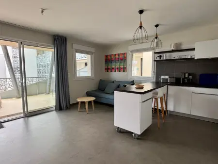 Appartement avec balcon, 1 chambre, piscine, jacuzzi, parking privé, accès direct plage et commerces - Photo 8
